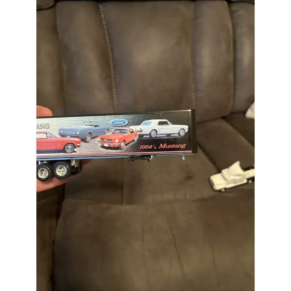 ERTL COLLECTIBLES 1964-1/2 Ford Mustang 1:64 FREIGHTLINER TRACTOR TRAILER TRUCK